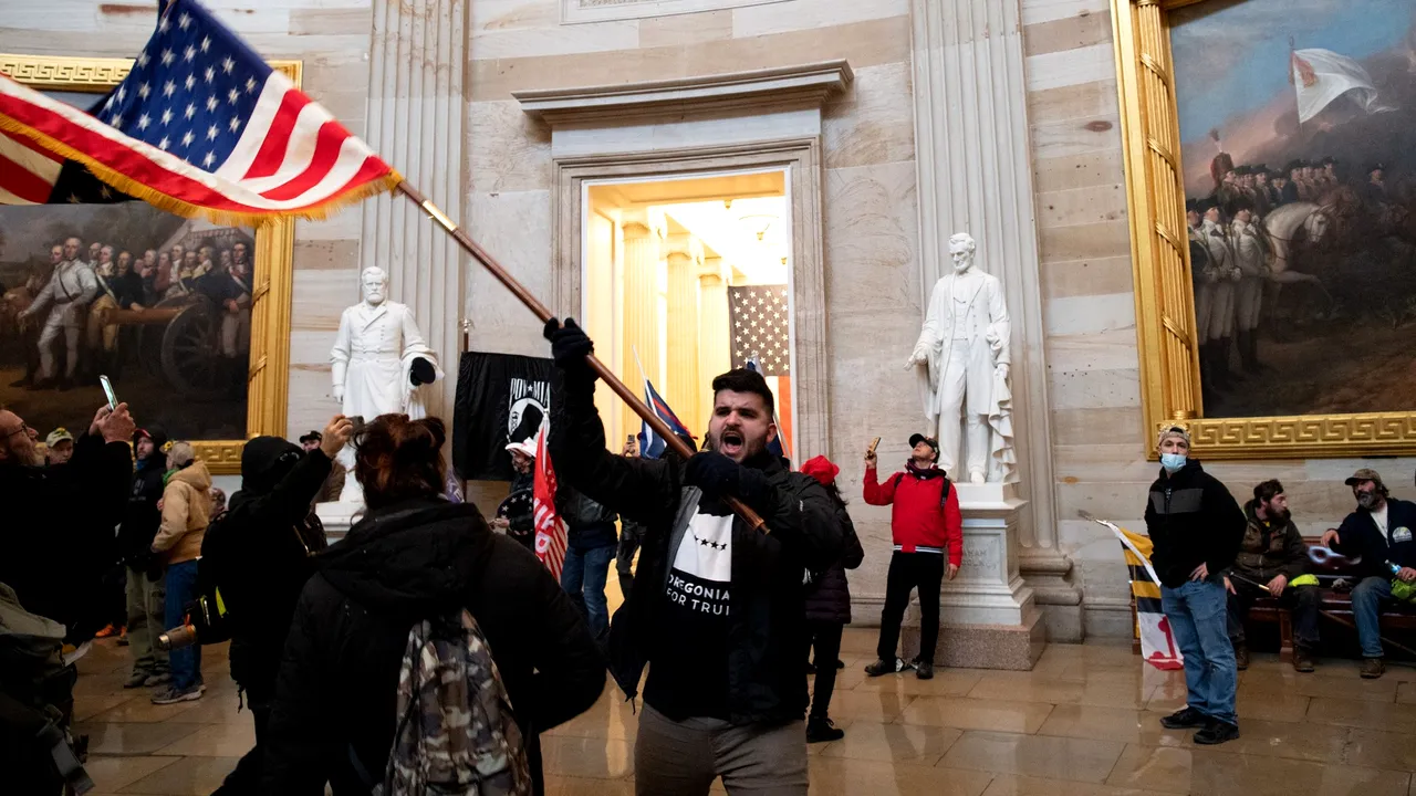 VIDEO Tensiuni în SUA, în preajma învestirii lui Biden. Noi imagini din timpul asaltului violent asupra Capitoliului