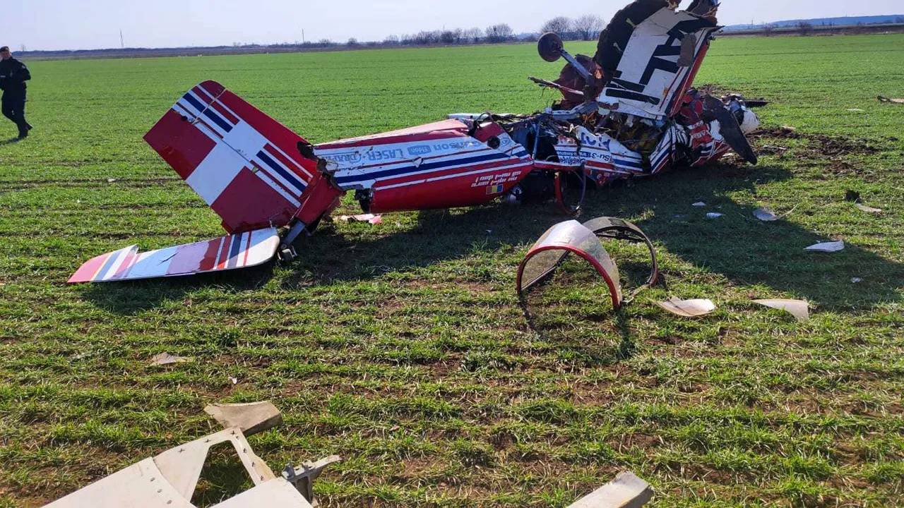 O nouă tragedie aviatică în România. Un avion de acrobaţie s-a prăbuşit în judeţul Prahova