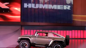 Hummer concurează Cybertruck-ul lui Musk