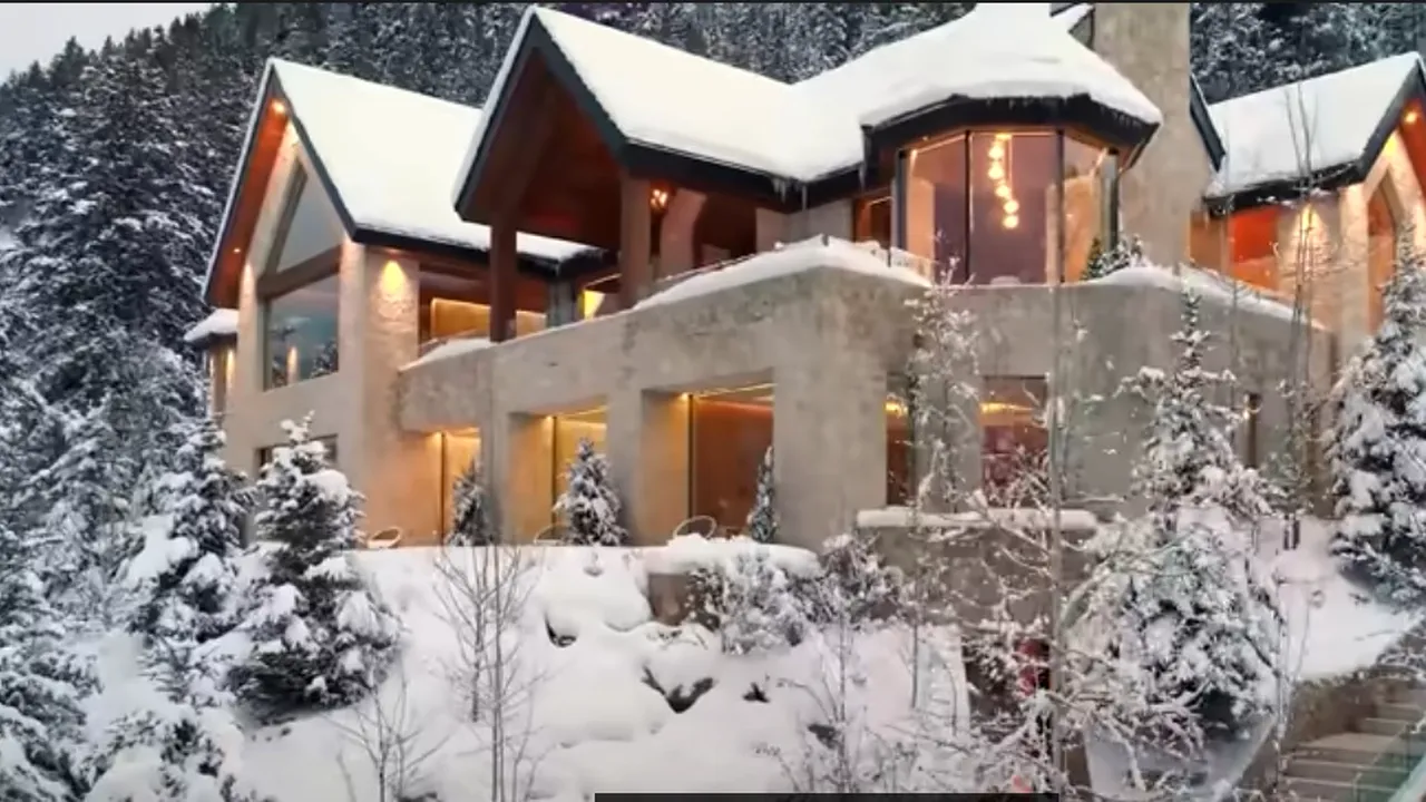 Imagini inedite. În interiorul unei case de schi de lux care costă 75 de milioane de dolari. VIDEO
