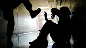 O femeie din Slatina, reţinută pentru suspiciunea că şi-a bătut bunica până la moarte