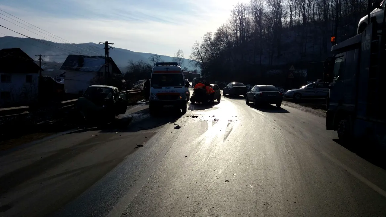 Cinci persoane rănite în urma unui accident rutier, pe DN7, în judeţul Vâlcea
