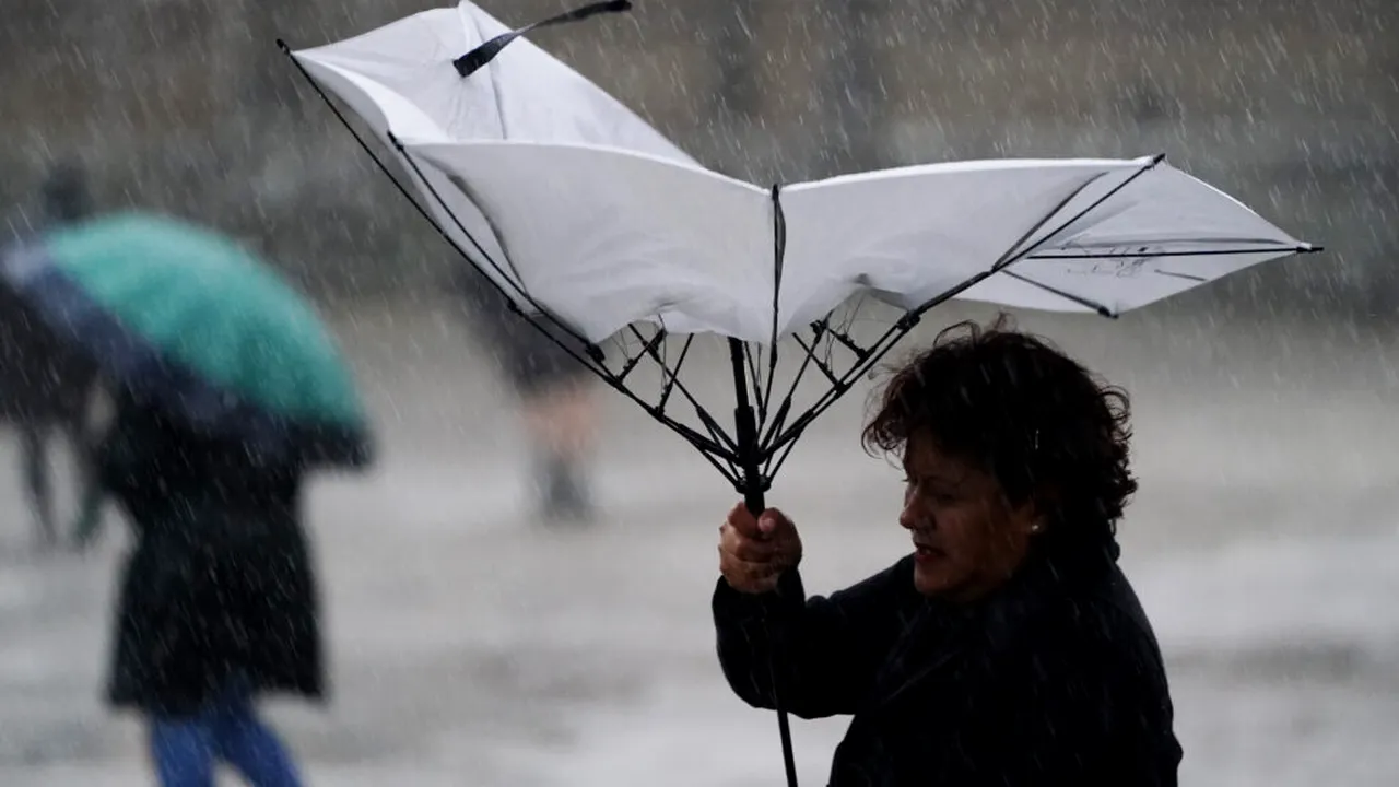 ALERTĂ Meteo nowcasting emisă pentru București. Fenomenele meteo extreme au început