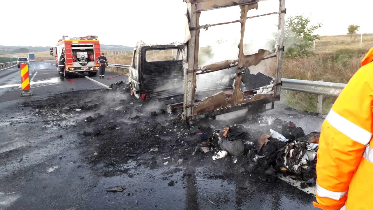 Două maşini au luat foc pe autostrada A1. Traficul este restricţionat pe sensul Sebeş-Sibiu
