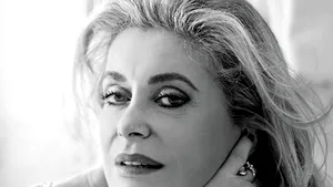 Catherine Deneuve a pozat în body şi colanţi, la vârsta de 70 de ani