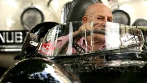 Stirling Moss renunţă la automobilism, la 81 de ani