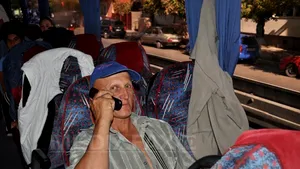 REPORTAJ: Sute de bistriţeni umplu săptămânal autocarele cu destinaţia Spania, la cules de struguri - FOTO