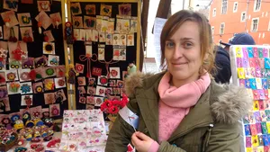 În grevă japoneză de Mărţişor. Meşteşugarii şi-au afişat de 1 Martie dălţile, războiul de ţesut şi acul de croşetat. Ce vor să transmită aceştia