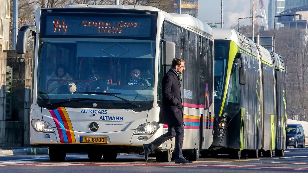 Prima ţară din lume care oferă, începând de azi, transport public gratuit 