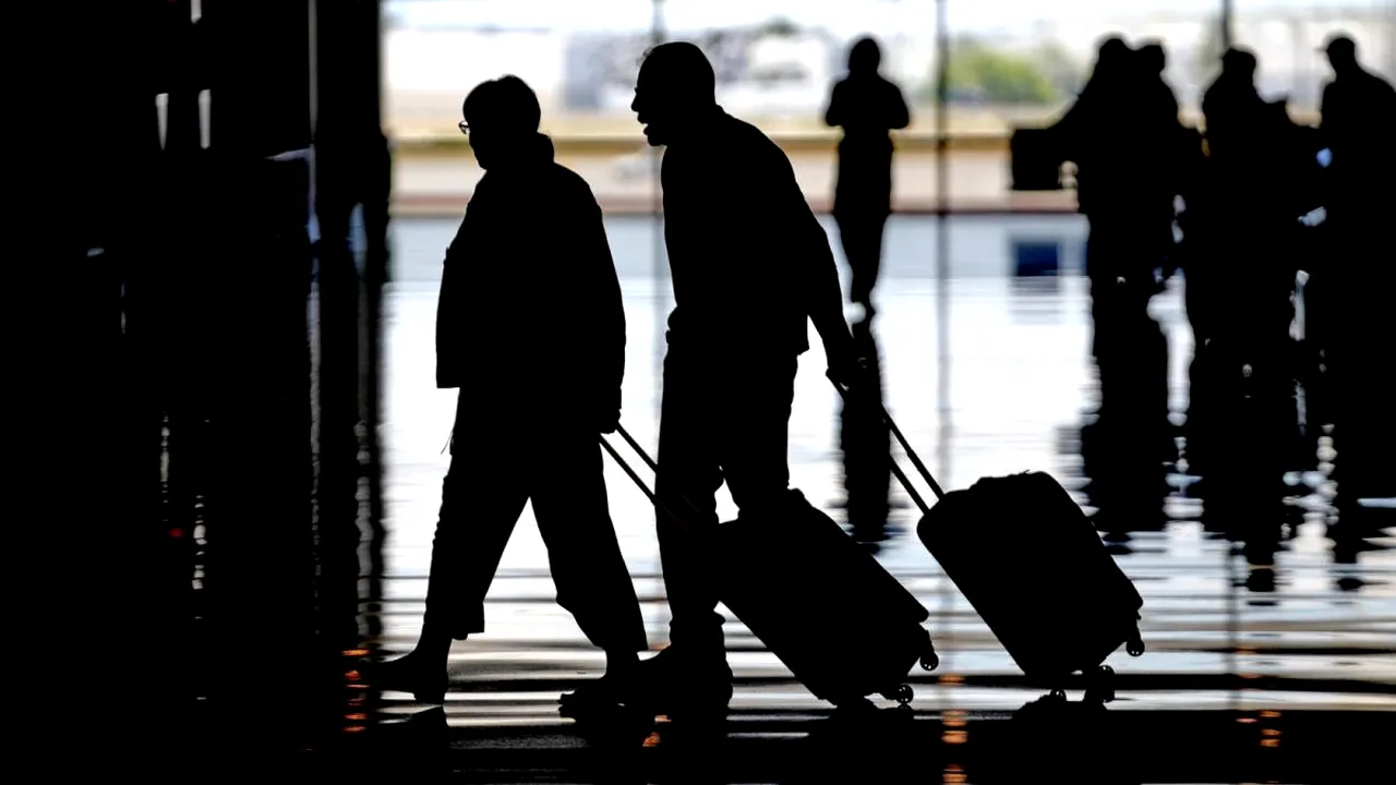 Italia închide principalul aeroport din Sicilia până miercuri din cauza unui incendiu