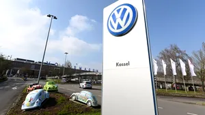 Cea mai mare fabrică auto DIN LUME s-a redeschis astăzi. Are sute de mii de angajaţi! Ce măsuri de precauţie au fost luate