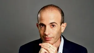 COMENTARIU Lelia Munteanu / Harari: „Să faci pace e nevoie de mulţi oameni care să colaboreze, să faci război e nevoie de un singur tiran