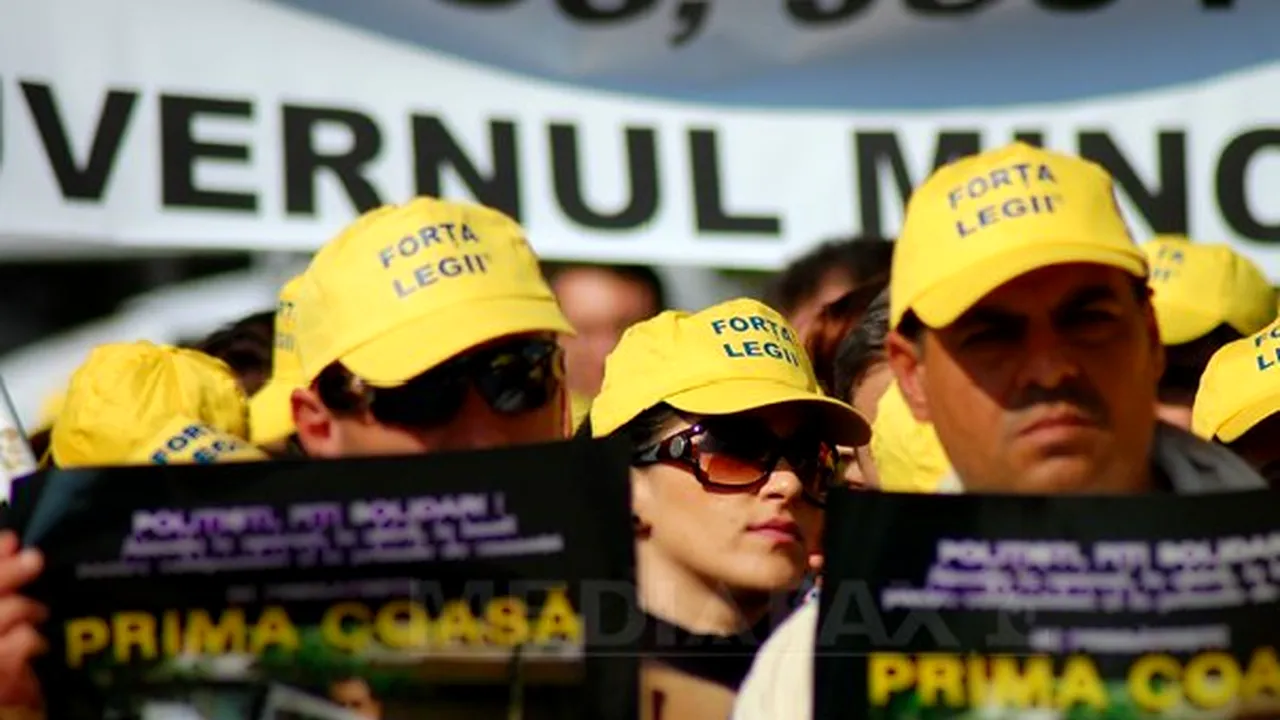 Câteva mii de bugetari din judeţele Moldovei au plecat spre Bucureşti