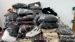 Mii de haine, parfumuri și încălțăminte suspectate că sunt false, descoperite în vehicule venite din Turcia și Bulgaria