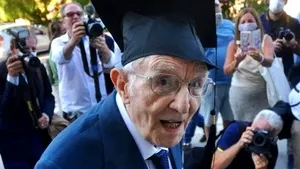 Cel mai în vârstă student din Italia a obţinut o nouă diplomă, cea de master