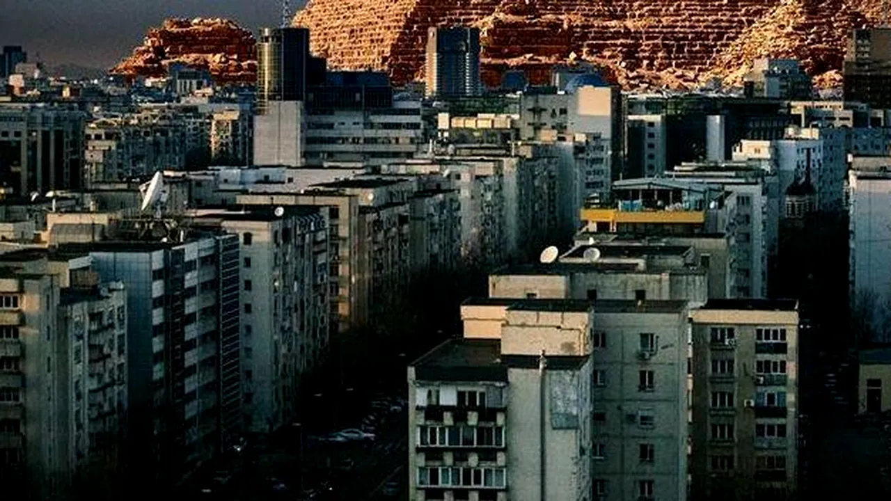 Munţii Carpaţi surprinşi din Capitală dovedeşte că imaginaţia bucureştenilor nu are limite. Noua imagine virală | FOTO