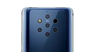 Camera foto vs. smartphone - cum am ajuns să fim toţi fotografi sau cine va câştiga bătălia finală