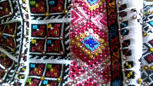 REPORTAJ - Oglindă a unor vremuri trecute: O fostă profesoară din Harghita are o colecţie de peste o sută de ii, unele vechi de un secol - FOTO