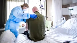 Cât a ajuns să câştige pe oră o asistentă din SUA în plină pandemie de coronavirus 