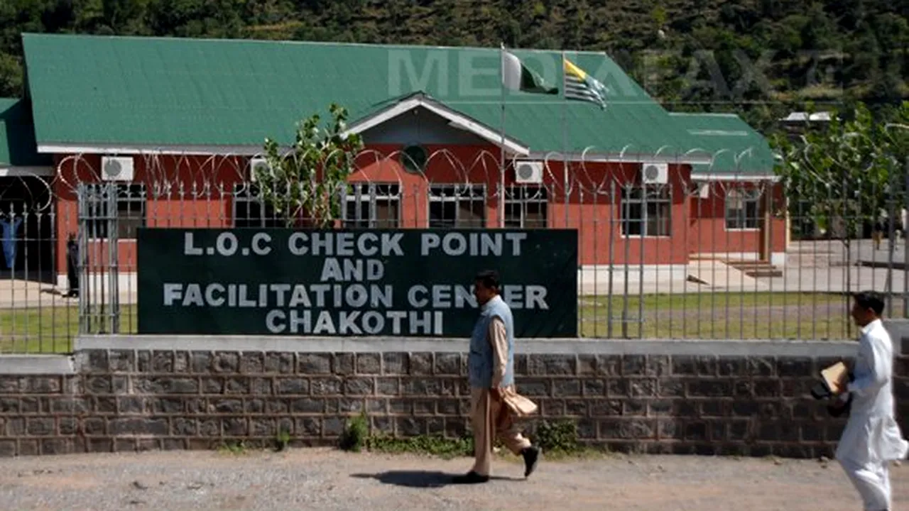 Nouă morţi, după ce trupe indiene au atacat un autobuz în Kashmir, potrivit unor oficiali pakistanezi