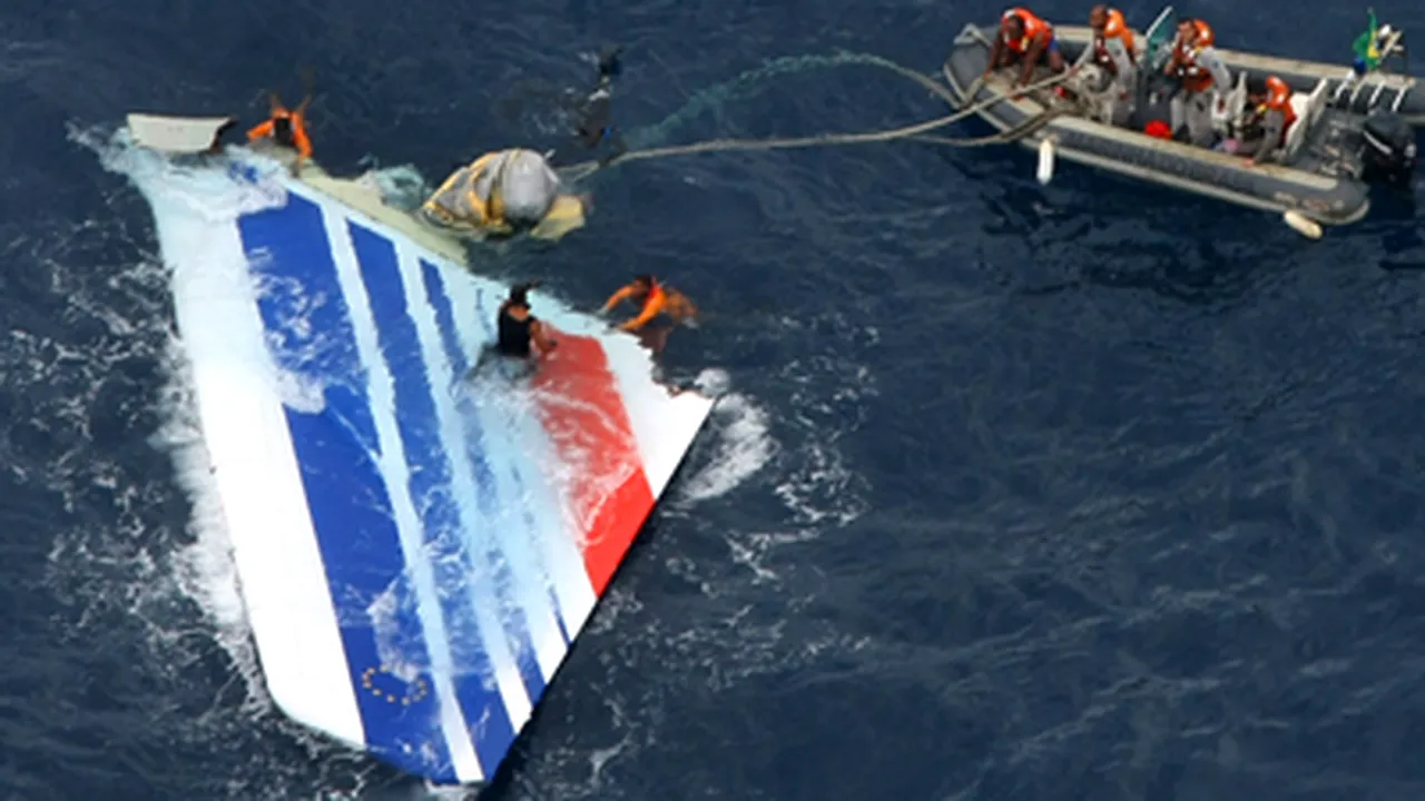 Avionul prăbuşit în Atlantic a avut probleme legate de cârmă