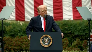 Donald Trump participă la ceremonia care marchează împlinirea a 24 de ani de la atacurile din 11 septembrie. Locaţia ceremoniei a fost mutată în curtea interioară a Pentagonului / Autoritățile nu au explicat motivul