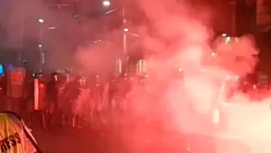 Zeci de protestatari sârbi, reținuți în timpul confruntărilor cu polițiștii