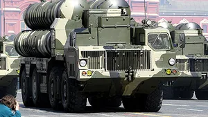 ANALIZĂ: Bateriile ruse S-300 pentru Iran, un mesaj cu ţinte multiple inclusiv către Occident