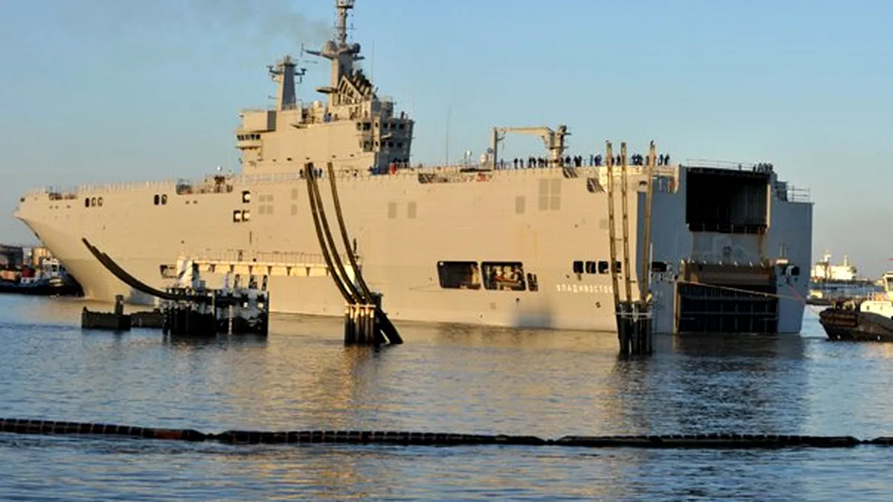 Franţa suspendă livrarea primei nave de război Mistral către Rusia. Contractul, suspendat 