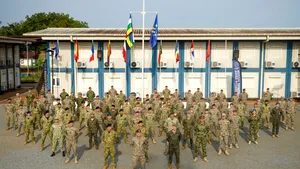 Muzică și dans pentru generalii români în Africa. Imagini spectaculoase de la misiunea UE