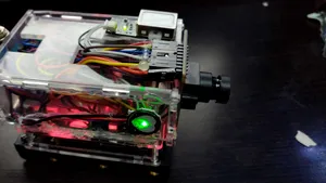 Aparat care verifică amprenta, retina şi pulsul, inventat de un sudent din Cluj | FOTO