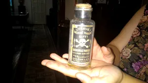 Cluj: Praf din gândaci pisaţi sau medicamente pe bază de arsenic, la expoziţia Istoria otrăvurilor - GALERIE FOTO 