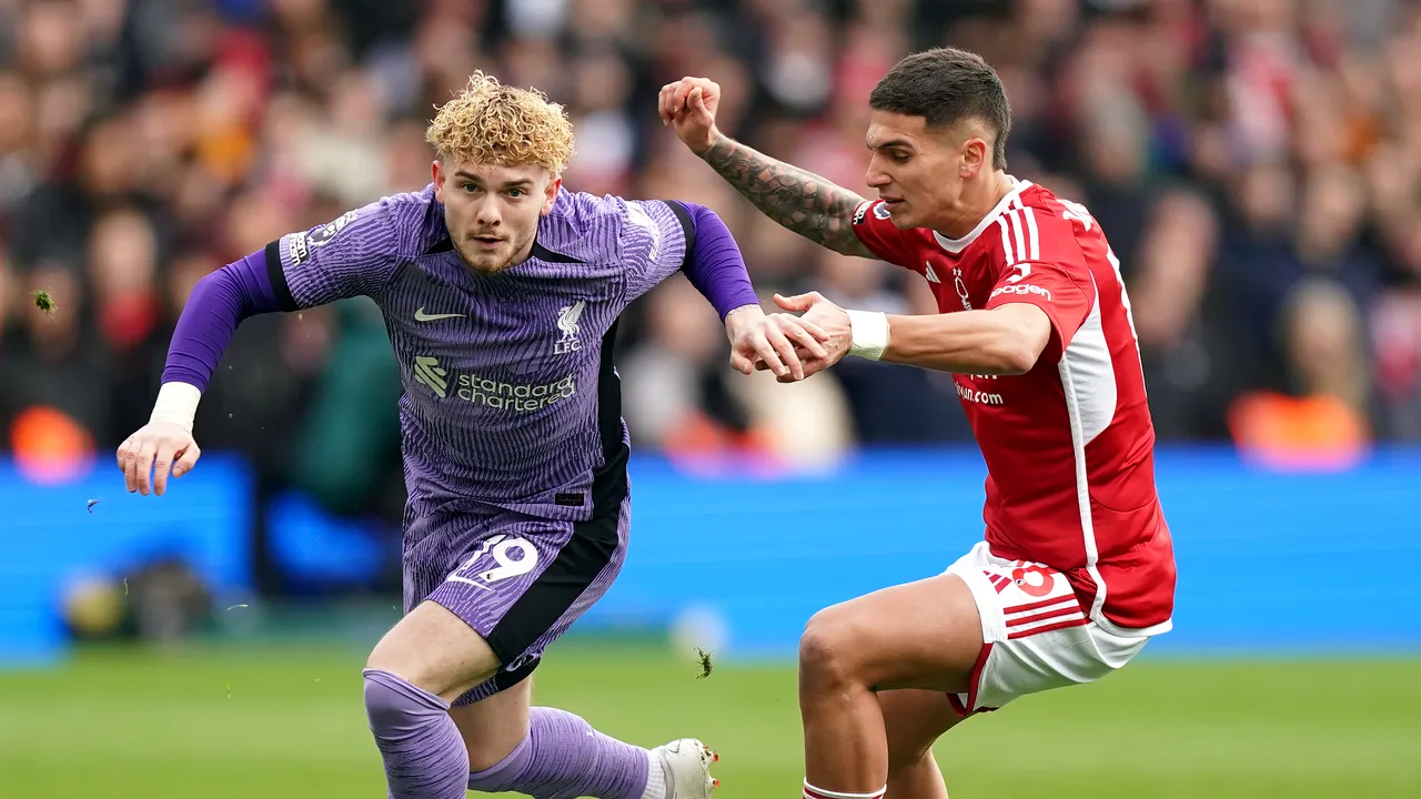 Liderul Premier League, Liverpool, ia trei puncte în prelungiri de la Forest