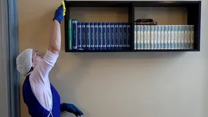 Caz inedit: Un primar din Rusia a pierdut alegerile în faţa femeii de serviciu din Primărie pe care chiar el a înscris-o în cursă