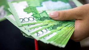 Rubla a scăzut rapid după amenințarea cu noi sancțiuni din partea SUA și a UE