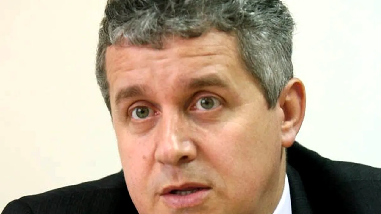 Foştii şefi de misiuni diplomatice, scoşi din legea lustraţiei. Buda spune că a fost eroare materială