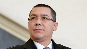 Ponta a fost huiduit la Cluj-Napoca de un grup care se opune proiectului Roşia Montană. Reacţia premierului: Fiecare face ce ştie şi ce poate, ţine de educaţie