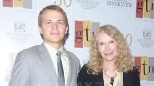 Mia Farrow crede că fiul ei Ronan ar putea fi copilul lui Frank Sinatra, nu al lui Woody Allen