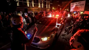 Un nou focar de violenţă în SUA: Cel puţin şapte răniţi în cursul unui protest violent în oraşul american Louisville