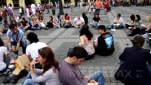 Ziua Internaţională a Cărţii, sărbătorită luni. Care sunt oraşele în care poţi primi cadou cărţi pe stradă