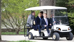 MONITORUL APĂRĂRII | Avion uşor, interceptat deasupra complexului hotelier în care era Donald Trump. O aeronavă de vânătoare, mobilizată