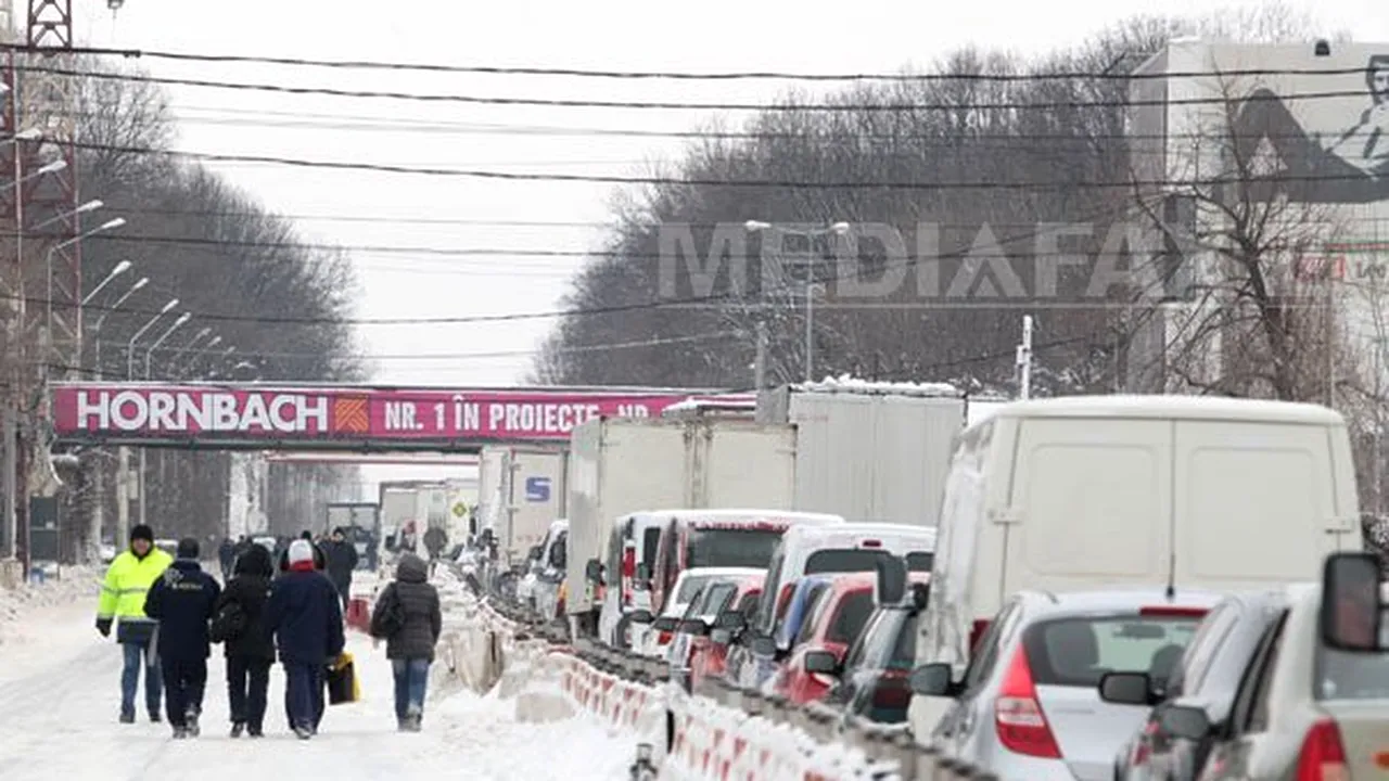 Ultimele date relevă că peste o mie de maşini sunt blocate în trafic