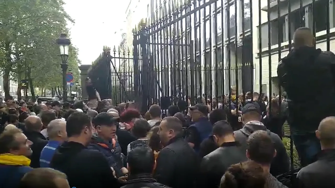 Româncă din Diaspora, după 11 ore de stat la coadă la vot: Care ţară îmi e mai ţară?/ Meleşcanu: Cer scuze românilor din străinătate. Am dispus o anchetă