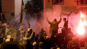 Belgrad: Filmuleţ cu două femei care fură din magazine în timpul protestelor