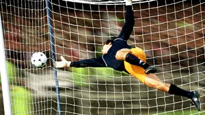 Un portar a fost arestat, după ce soţia l-a acuzat că a bătut-o: Sunt închisă în baie