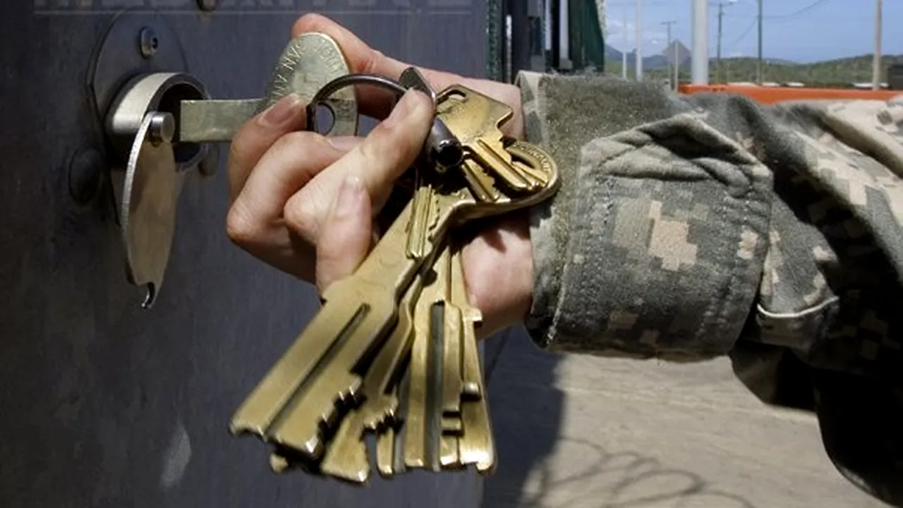Unii dintre deţinuţii de la Guantanamo, menţinuţi în izolare aproape totală