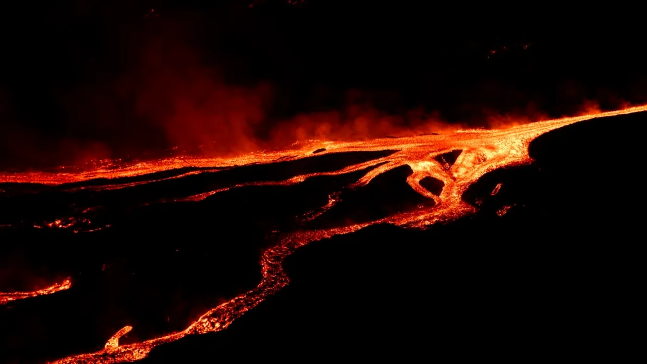 Erupția vulcanului Etna a ajuns în a șaptea zi, un fenomen nemaiîntâlnit din 1970