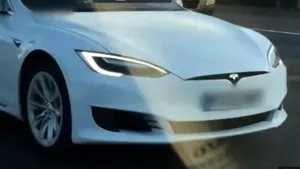 IMAGINILE ZILEI: O maşină autonomă a accidentat 