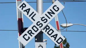 Anchetă după ce o mașină autonomă a rupt o barieră și a trecut prin fața unui tren