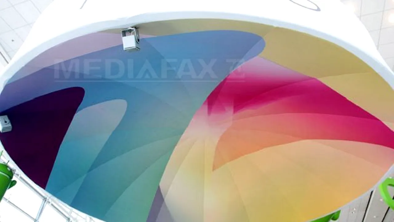 Google a prezentat prima sa tabletă. Cum arată Nexus 7 şi ce preţ va avea - FOTO